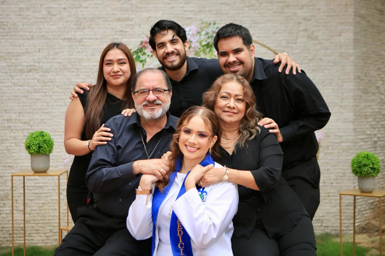 Sesion familiar durante una graduacion